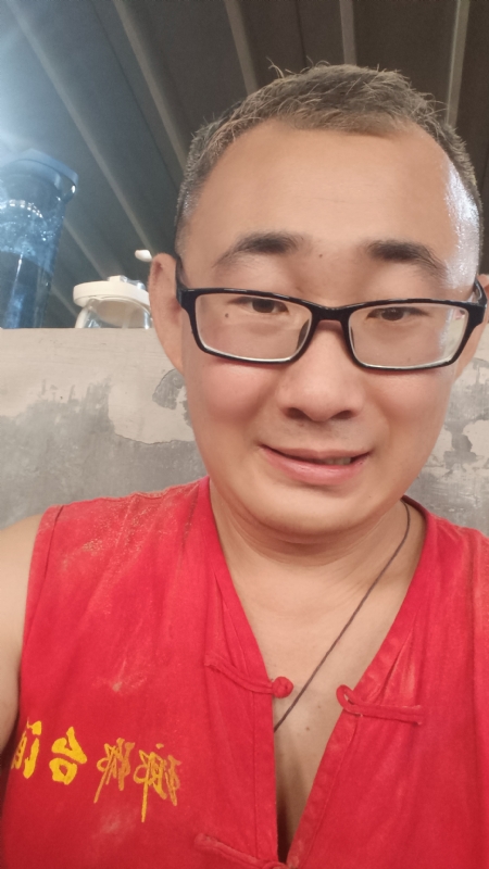 黑黑一笑的第二张照片--山东蓝颜知己交友网